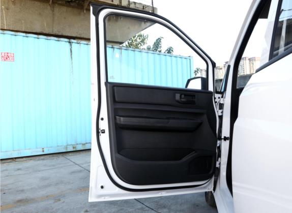 五菱宏光PLUS 2021款 营运版 1.5T 手动标准型 8座 车厢座椅   前门板