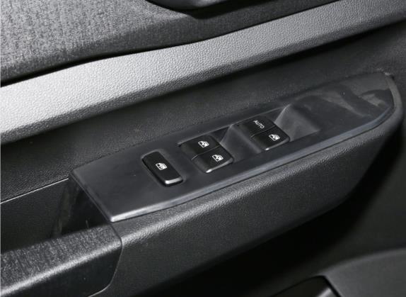 五菱宏光PLUS 2021款 营运版 1.5T 手动标准型 8座 车厢座椅   门窗控制