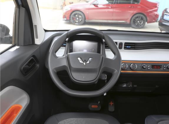 宏光MINIEV 2020款 自在款 三元锂 中控类   驾驶位