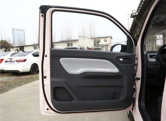 宏光MINIEV 2021款 马卡龙时尚款 三元锂 车厢座椅   前门板