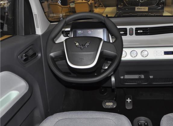 宏光MINIEV 2021款 马卡龙时尚款 磷酸铁锂 中控类   驾驶位