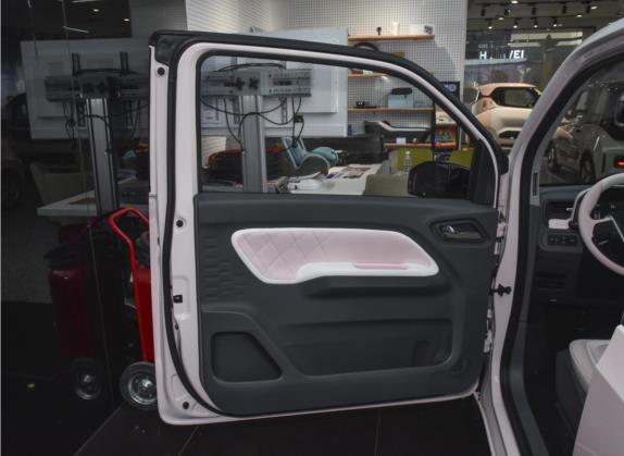 宏光MINIEV 2021款 马卡龙夹心款 170km 磷酸铁锂 车厢座椅   前门板