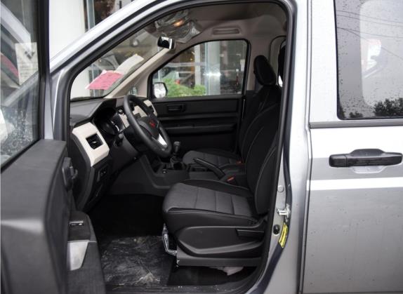 五菱征程 2021款 1.5T 手动舒适型 车厢座椅   前排空间