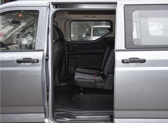 五菱征程 2021款 1.5T 手动舒适型 车厢座椅   后排空间