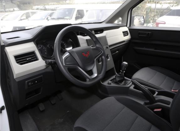 五菱征程 2021款 1.5T 手动舒适型封窗版 中控类   驾驶位