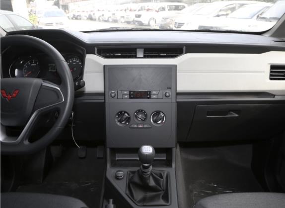 五菱征程 2021款 1.5T 手动舒适型封窗版 中控类   中控台