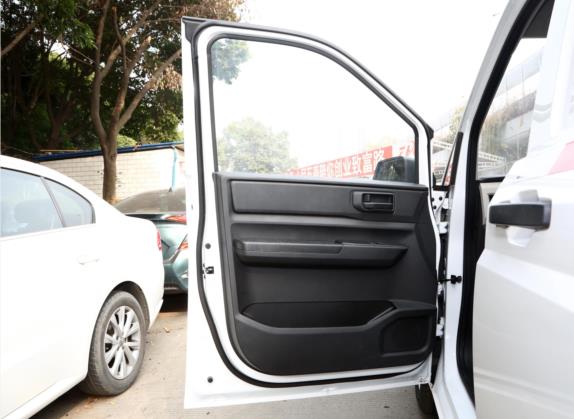 五菱征程 2021款 1.5T 手动舒适型封窗版 车厢座椅   前门板