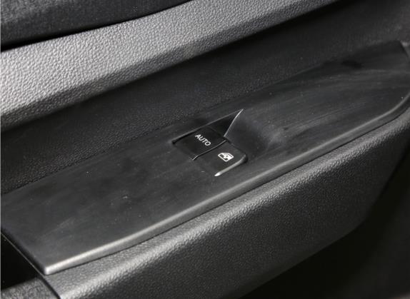 五菱征程 2021款 1.5T 手动舒适型封窗版 车厢座椅   门窗控制