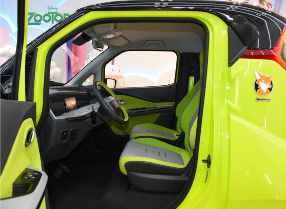 五菱NanoEV 2021款 迪士尼疯狂动物城Nick款 车厢座椅   前排空间