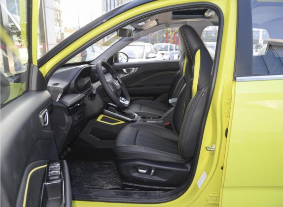 五菱星驰 2022款 1.5T CVT潮酷型 车厢座椅   前排空间