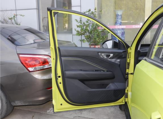 五菱星驰 2022款 1.5T CVT潮酷型 车厢座椅   前门板