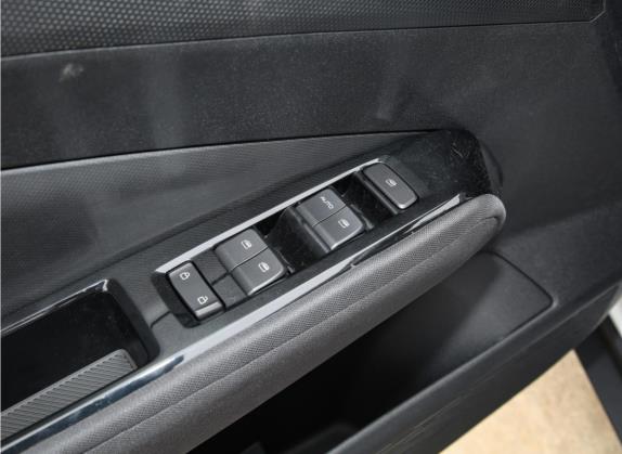 五菱星驰 2022款 1.5L 手动自由型 车厢座椅   门窗控制