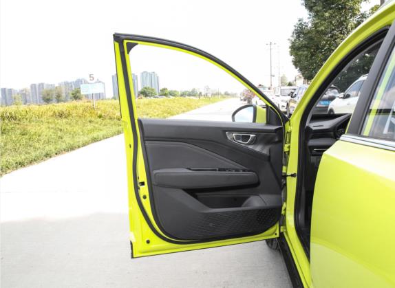 五菱星驰 2022款 1.5L 手动自在型 车厢座椅   前门板