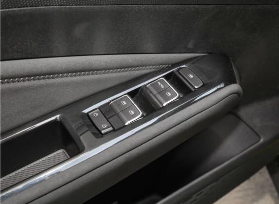五菱星驰 2022款 1.5L 手动自在型 车厢座椅   门窗控制