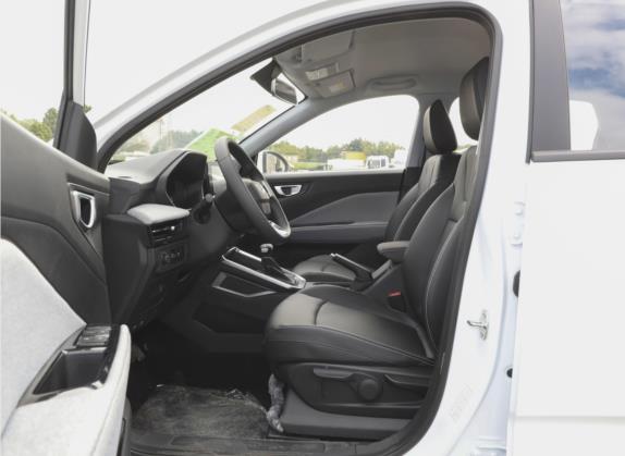 五菱星驰 2022款 1.5L CVT畅玩型 车厢座椅   前排空间