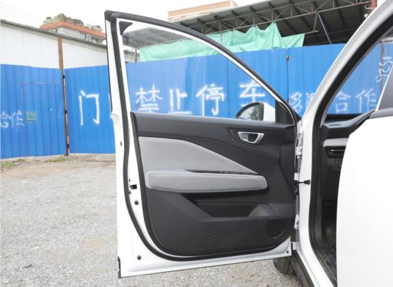 五菱星驰 2022款 1.5L CVT畅玩型 车厢座椅   前门板
