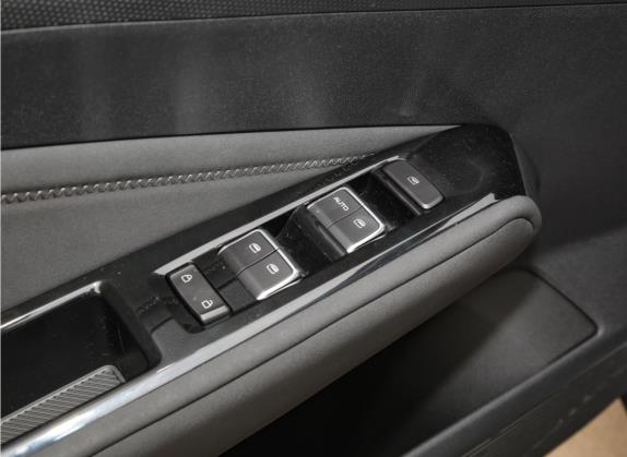 五菱星驰 2022款 1.5L CVT畅享型 车厢座椅   门窗控制