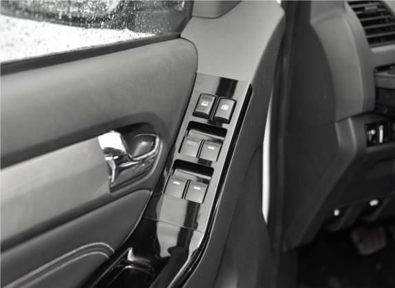 mu-X牧游侠 2017款  2.5T 四驱自动尊享型 7座 车厢座椅   门窗控制