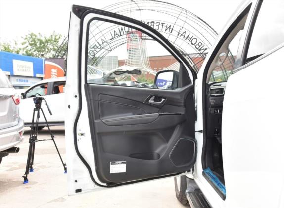 mu-X牧游侠 2018款 3.0T 柴油自动四驱劲享版 5座 车厢座椅   前门板
