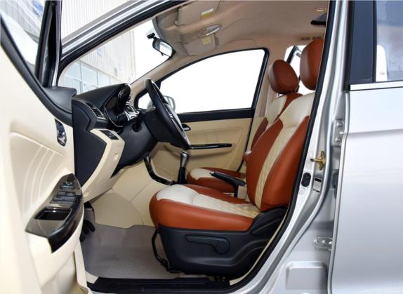 2015款 1.5L 手动头等舱导航版 车厢座椅   前排空间