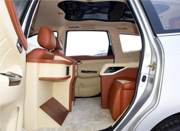 2015款 1.5L 手动头等舱导航版 车厢座椅   后排空间