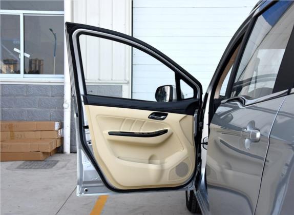 2015款 1.5L 手动头等舱导航版 车厢座椅   前门板