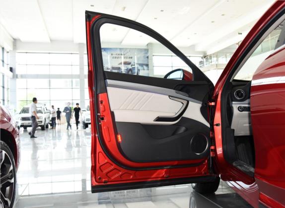 魏牌 VV7 2017款 VV7c 2.0T 超豪型 车厢座椅   前门板