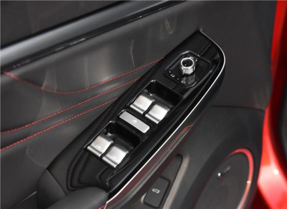 魏牌 VV5 2017款 2.0T 超豪型 车厢座椅   门窗控制
