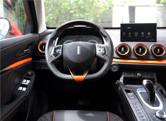 魏牌 VV5 2019款 1.5T 两驱倾橙限量版 中控类   驾驶位