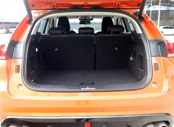 魏牌 VV5 2019款 1.5T 两驱倾橙限量版 车厢座椅   后备厢