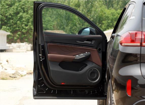 魏牌 VV5 2019款 升级款 2.0T 两驱超豪型 国VI 车厢座椅   前门板