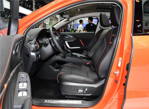魏牌 VV5 2021款 1.5T 两驱元气橙版 车厢座椅   前排空间