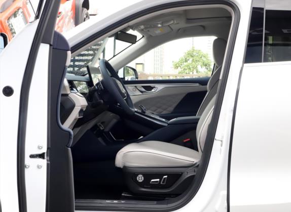 摩卡 2021款 2.0T 四驱特醇版 车厢座椅   前排空间