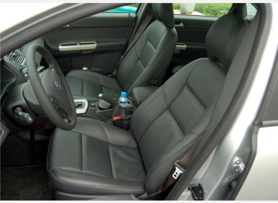 沃尔沃S40 2006款 2.5L T5 车厢座椅   前排空间