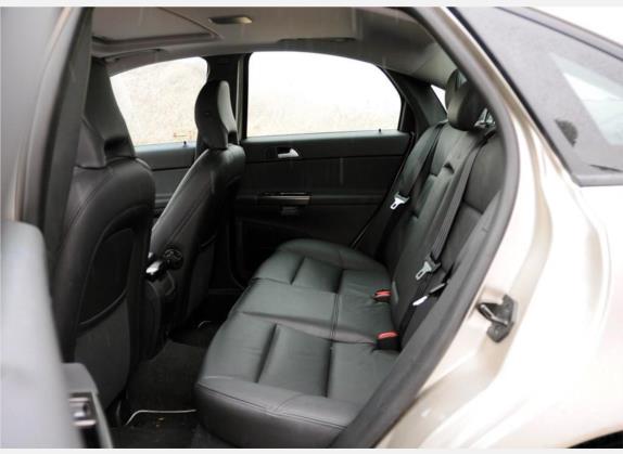 沃尔沃S40 2009款 2.5L T5 R-Design 车厢座椅   后排空间