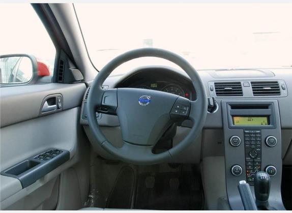 沃尔沃S40 2009款 2.0L 手动标准型 中控类   驾驶位