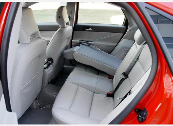 沃尔沃S40 2009款 2.0L 自动智尚版 车厢座椅   后排空间