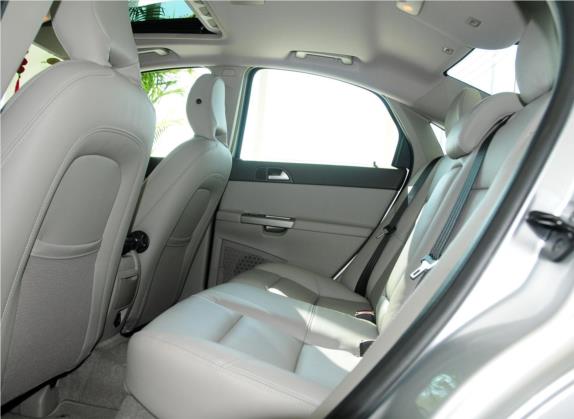 沃尔沃S40 2011款 2.0L 自动智尚版 车厢座椅   后排空间
