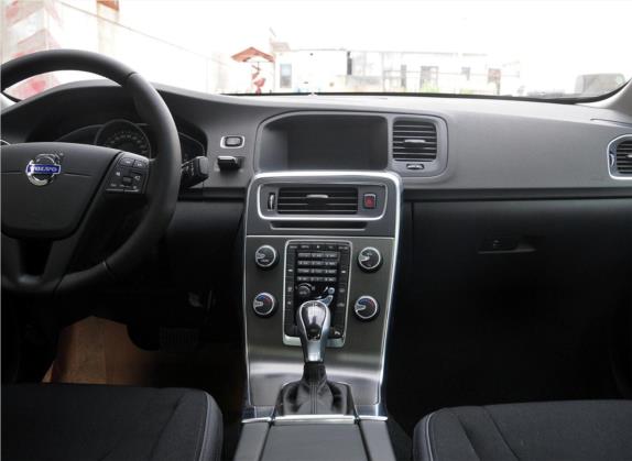 沃尔沃S60 2014款 S60L 2.0T 智进版 中控类   中控台