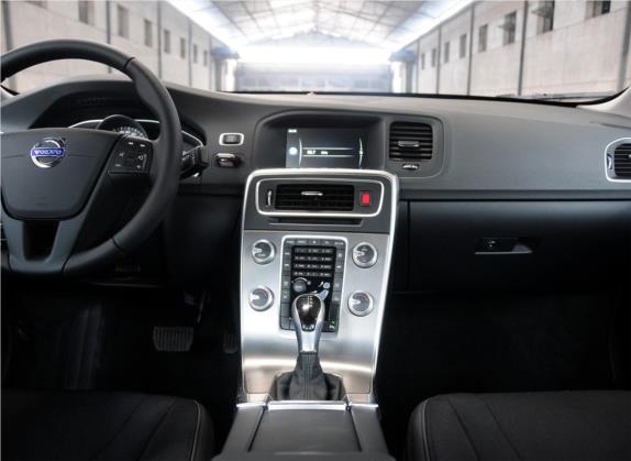 沃尔沃S60 2015款 S60L 2.0T 智进版 中控类   中控台