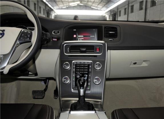 沃尔沃S60 2015款 S60L T5 智驭版 中控类   中控台