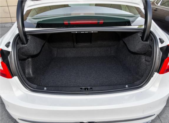 沃尔沃S60 2018款 S60L T5 智驭进取版 车厢座椅   后备厢