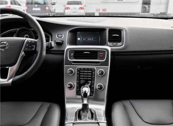 沃尔沃S60 2019款 S60L T5 智远版 中控类   中控台