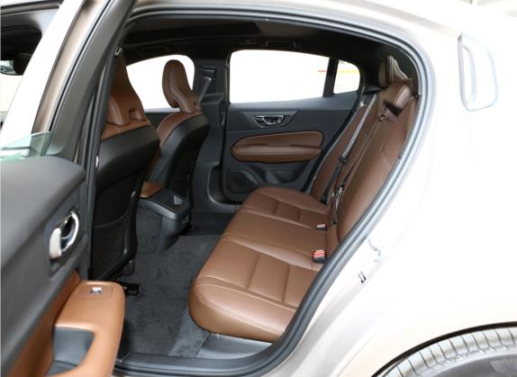 沃尔沃S60 2023款 B4 智远豪华版 车厢座椅   后排空间