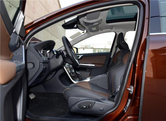 沃尔沃XC60 2015款 T5 AWD 智驭版 车厢座椅   前排空间