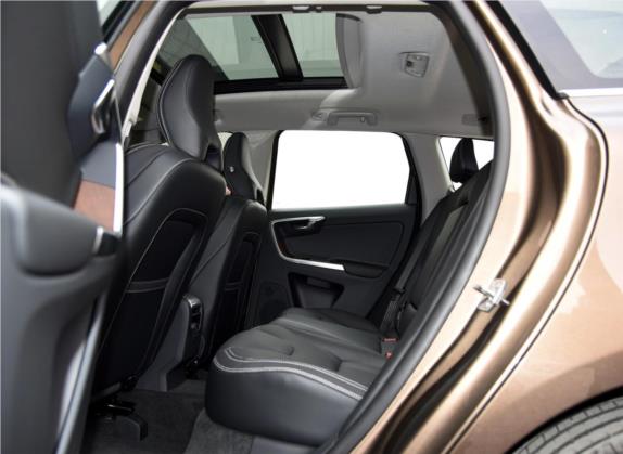 沃尔沃XC60 2015款 T6 AWD 智越版 车厢座椅   后排空间