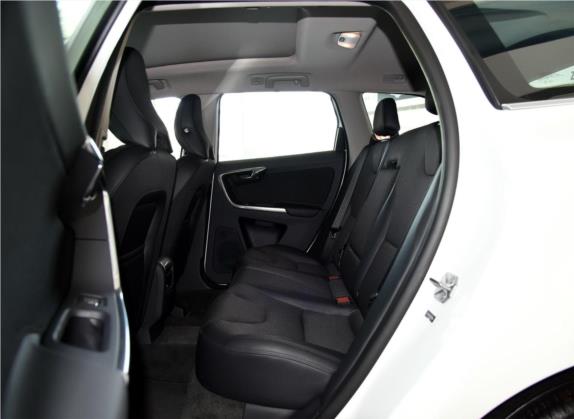 沃尔沃XC60 2017款 T5 智行版 车厢座椅   后排空间