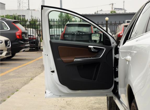 沃尔沃XC60 2017款 T5 AWD 智驭版 车厢座椅   前门板
