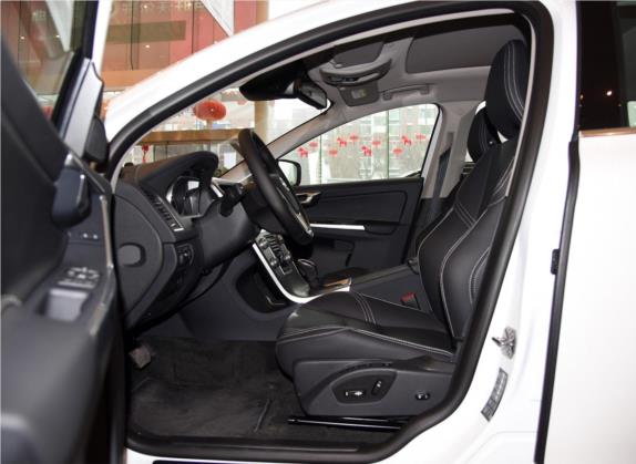 沃尔沃XC60 2017款 T5 AWD 智远升级版 车厢座椅   前排空间