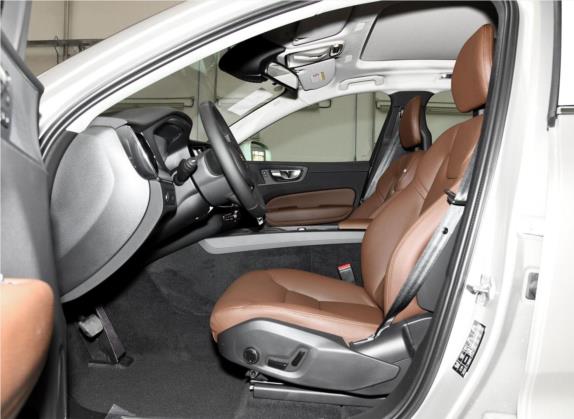 沃尔沃XC60 2018款 T4 智逸版 车厢座椅   前排空间